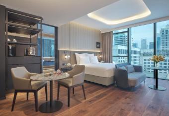 Pullman Singapore Hill Street has rooms with a private hot tub