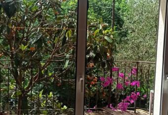 Au coin du potager has Balcony rooms