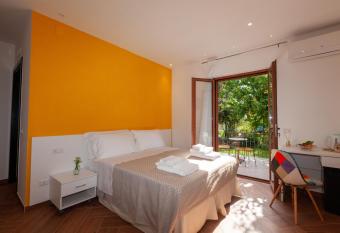 B&B Le Dee di Paestum has Balcony rooms