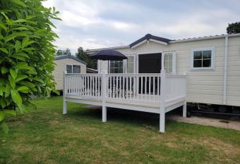 Cherry Blossom Retreat has Balcony rooms