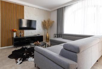 Luxury apartment Nicky allows 18 year olds to book a room