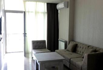 gumbati home 2 has rooms with a private hot tub