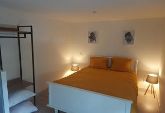 La clef des champs gite CLOTILDE allows 18 year olds to book a room