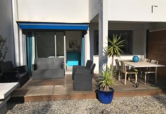 Appartement manoir Malville allows 18 year olds to book a room