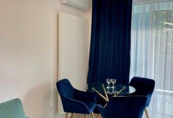 EnergyApart Whiteblue Ko  obrzeg allows 18 year olds to book a room