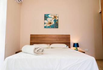 Sea views apartment-wifi-sleep 5 has Balcony rooms