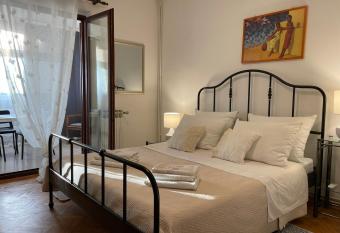 Studio apartment with swimming pool has Balcony rooms