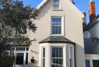 Stylish studio own entrance in Victorian House has Balcony rooms