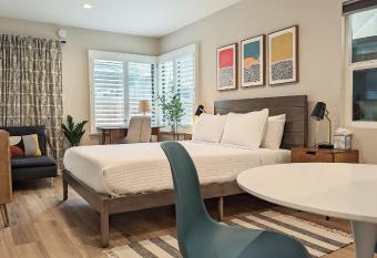 Amazing Beach Studio Private Outdoor Living Space has Balcony rooms