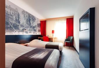 Bastion Hotel Utrecht allows 18 year olds to book a room
