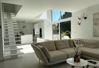 Durbuy au calme, villa 6 personnes, 3 chambres,    1km du centre has rooms with a private hot tub