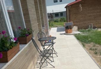 Apartm  n Ivona 2 has rooms with a private hot tub