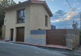 La Casina de Buyeres has Balcony rooms