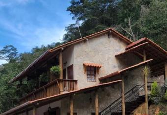 Pousada S  tio das Pedras allows 18 year olds to book a room