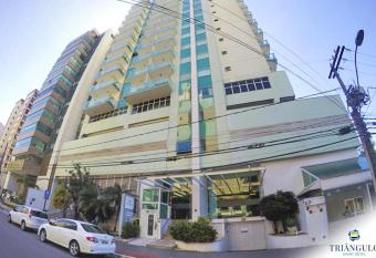 Flat 704 Tri  ngulo Apart allows 18 year olds to book a room