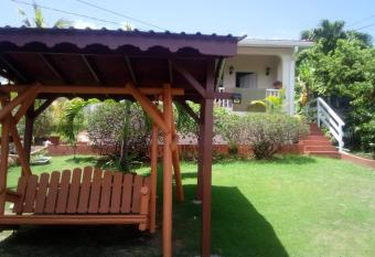 Henrietta s Seaview Studio has Balcony rooms