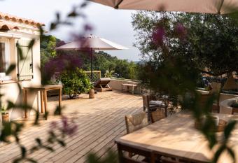 Maison Calie #Ramatuelle #Nature #Vue Mer has rooms with a private hot tub