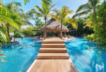 Tulum Hideaway with Penthouse Pool and Jungle has rooms with a private hot tub