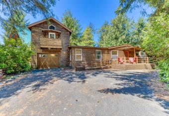 Sitka by the Sea has Balcony rooms