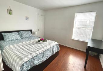 Private room near downtown Dallas2 allows 18 year olds to book a room