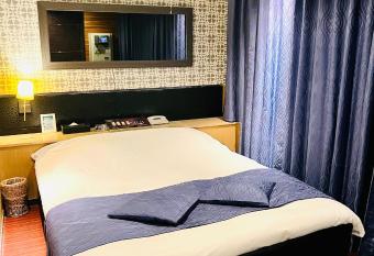           CROWN MOTEL has rooms with a private hot tub