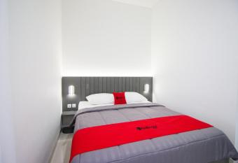 RedDoorz Plus near JCM Yogyakarta 2 allows 18 year olds to book a room
