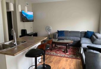 Beautiful 3-bedroom townhouse with free parking allows 18 year olds to book a room