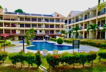 Apartment by the Beach Port Dickson - Poolview allows 18 year olds to book a room