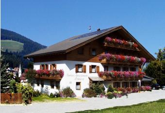 Pensione Arnica has Balcony rooms