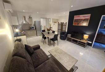 Chez   milie et John has Balcony rooms