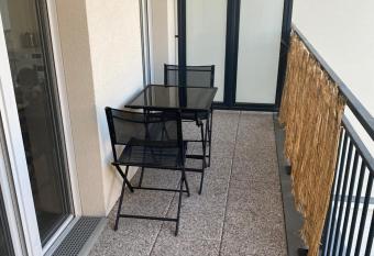 BEAU STUDIO NEUF AVEC TERRASSE has Balcony rooms