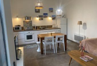 Maison Arcachon has Balcony rooms