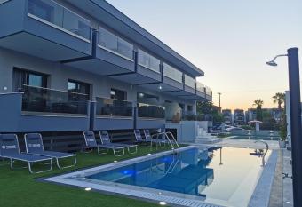 BEST PARADISE IN NIKITI has Balcony rooms