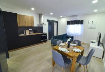 Apartment Sara Sinj has Balcony rooms