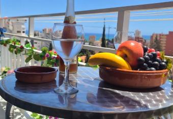 Acuario allows 18 year olds to book a room