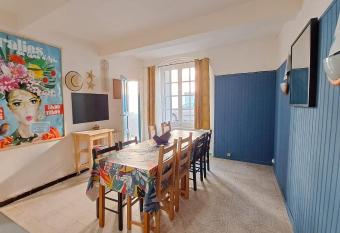 L Auberge Agathoise allows 18 year olds to book a room