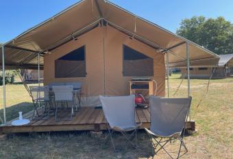 CAMPING ONLYCAMP VAUBAN has Balcony rooms