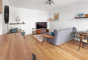 Apartment near the historic center of Nantes has Balcony rooms