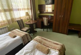 Zajazd Miechus has rooms with a private hot tub