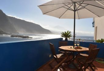 Beachfront Apartment - Tacoronte has Balcony rooms