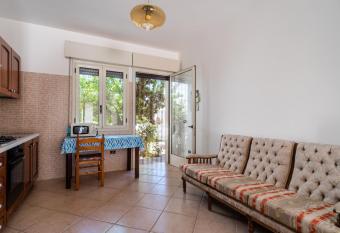 Villa Tina a Torre Lapillo has Balcony rooms