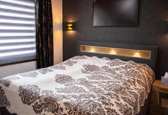 Ferienhaus mit G  ttweigblick allows 18 year olds to book a room