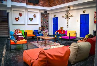 Saqray Hostel has Balcony rooms