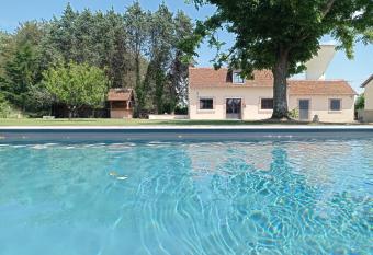 Charmante maison familiale avec piscine has Balcony rooms