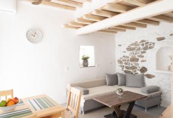 Mykonos luxurious maisonette for 3 persons by MPS has rooms with a private hot tub
