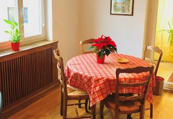 G  te City Relax, entre nature et centre-ville has rooms with a private hot tub