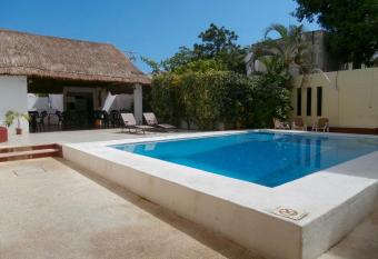 Hotel Hacienda Cancun allows 18 year olds to book a room