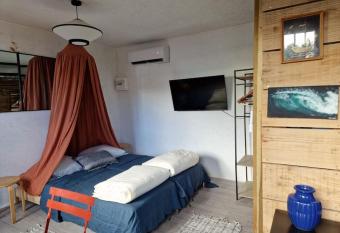 Kaz Bois Flott   allows 18 year olds to book a room