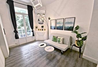 GregBnb-com - T2 35m2 - CLIM - PARKING INCLUS - Balcon - Appartement No2 has Balcony rooms