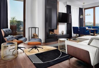 21st Century Zlatibor Residence, Spa & Wellness by Adora has rooms with a private hot tub